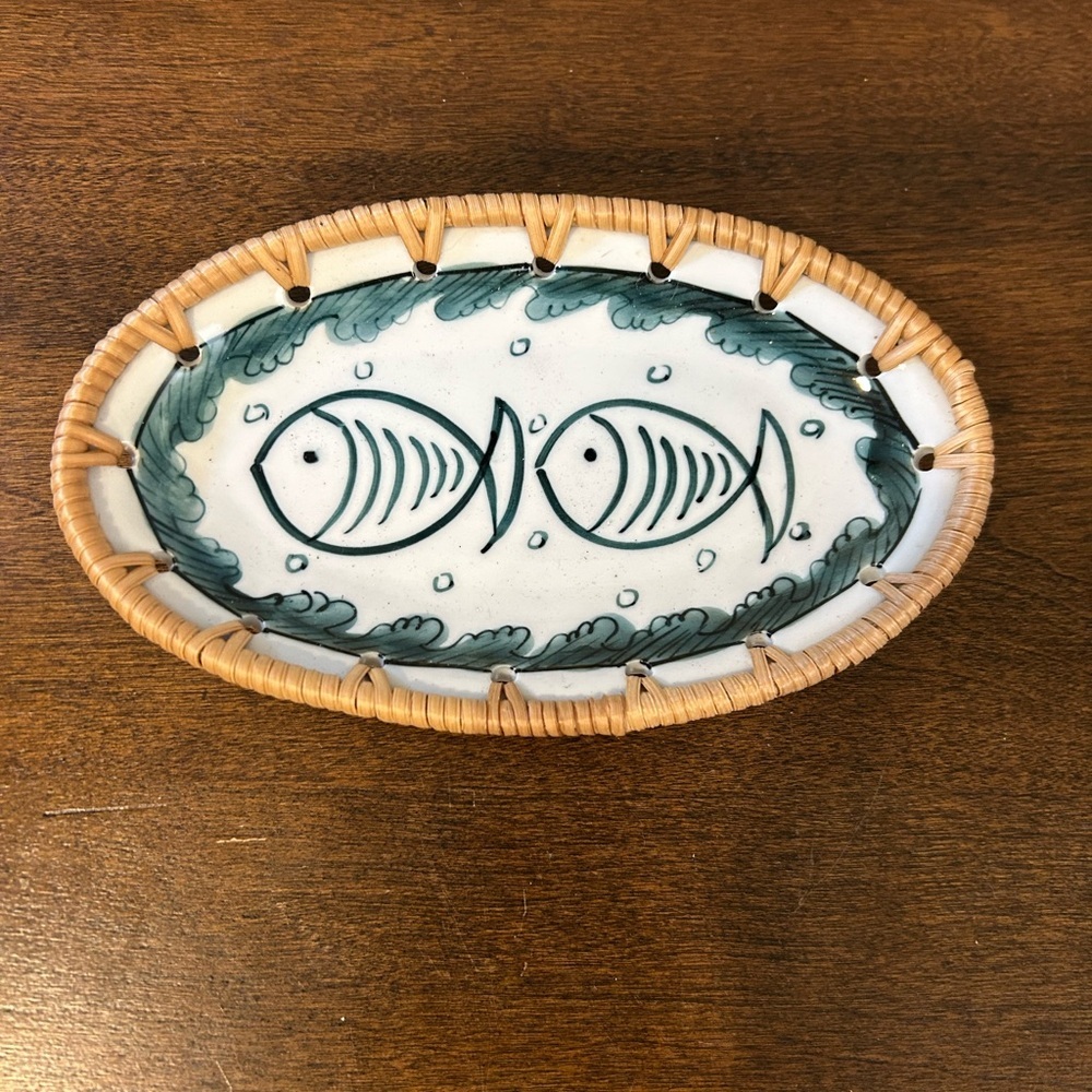 Woven Rattan Edge Ceramic Oval Porcelain Fruit Or Snack Plate Double Fish Design